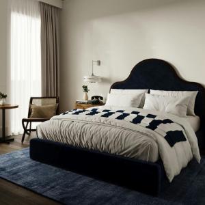 Superior King Room with City View