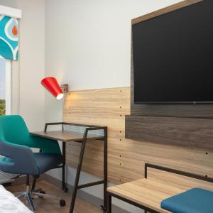 King Room with Walk-In Shower