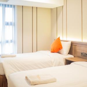 2 BR Executive Business