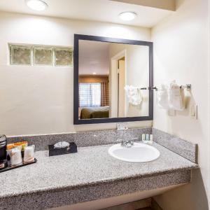 Deluxe Queen Room with Two Queen Beds - Non-Smoking