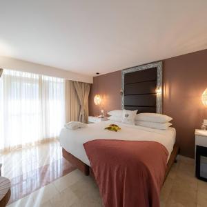 1 King Bed, Cabana Room, Poolside Room