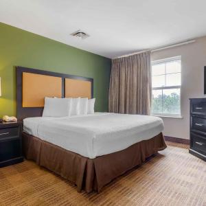 Two Bedroom Suite with Two Double Beds and One King Bed - Non-Smoking