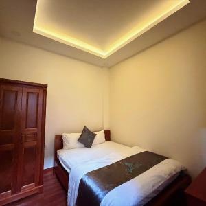 Deluxe Room (2 Adults + 1 Child)