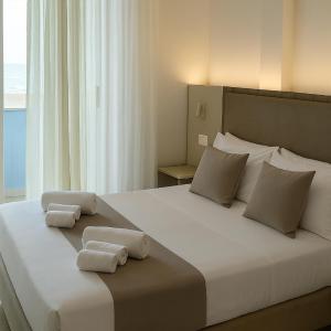 Superior One-Bedroom Apartment with Balcony