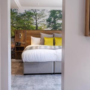 King Suite with Sofa Bed, Garden View and Bath Tub - Non-Smoking