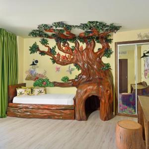 Maya & Kumars Enchanted Suite