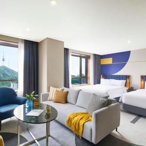 Suite with Mountain View