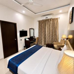 Sai Divine (Super Deluxe Room) Complimentary Shuttle Pick Up & Drop To Sai Baba Temple (Gate -3)