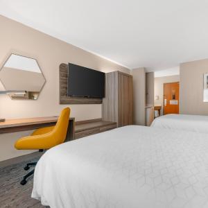 Standard Queen Room with Two Queen Beds and Mobility Accessible Roll-In Shower