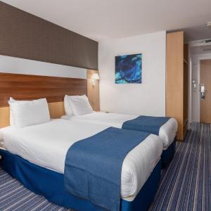 Standard Twin Room with Free Hot Breakfast