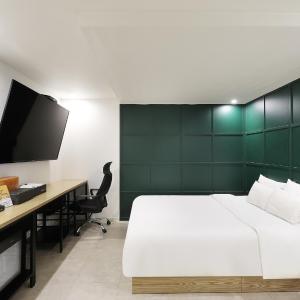[Renovated in 2026] Deluxe Room - Free Snack Service