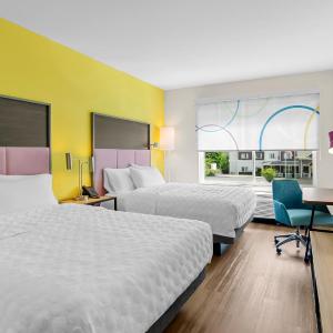 Queen Room with Two Queen Beds - Hearing Access