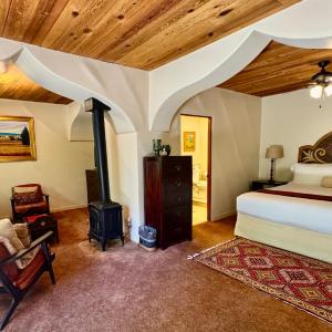 Acorn Studio Suite - King Bed