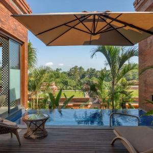 Pool View Villa King