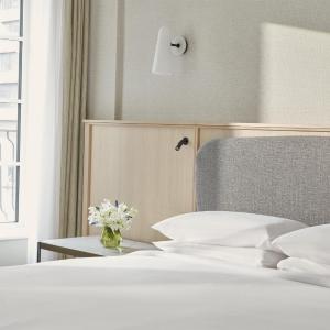 King Room with Accessible Shower - Disability Access