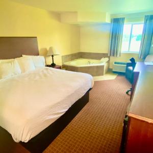 1 Suite King Bed Non-Smoking Jacuzzi Tub