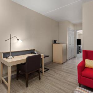 Suite with Two Queen Beds - Non-Smoking