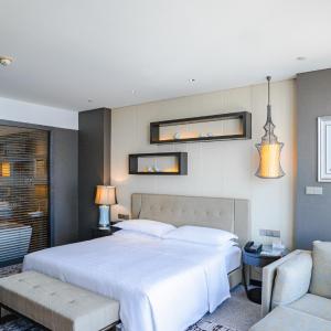 Club Deluxe Room with Lounge Access