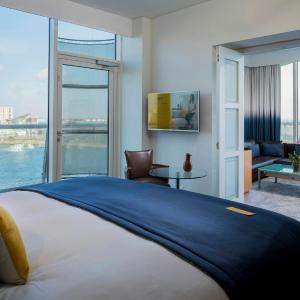 One-Bedroom King Suite with Harbor View
