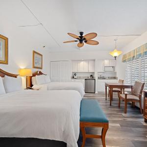 Queen Room with Two Queen Beds and Mobility Accessible Tub