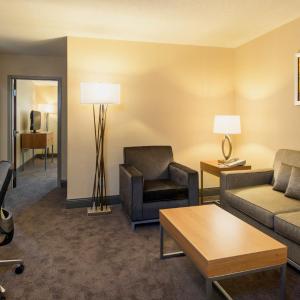 Deluxe Queen Suite