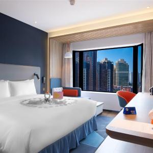 Standard King Room with City View and Mini-bar
