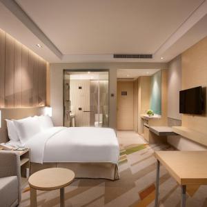 Standard King Room - Mid Floor