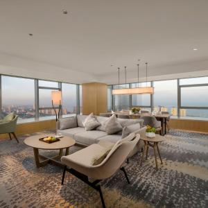 One-Bedroom Suite with Living/Dining Area and Sea View