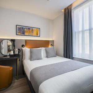 Cozy Double Room with Shower - Non-Smoking