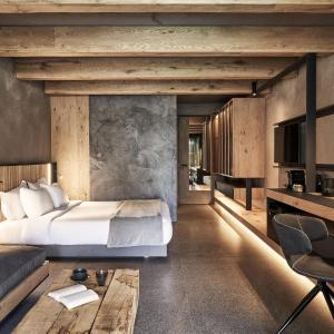 Elegance Suite with Pool