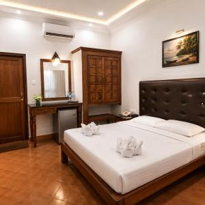 Deluxe Double or Twin Room with Pool View