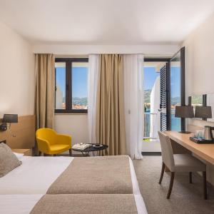 Superior Double Room with Seaside Balcony 
