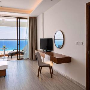 Interconnected Twin Studio with Sea View