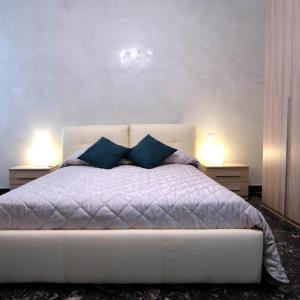 Deluxe Room (2 Adults + 1 Child)