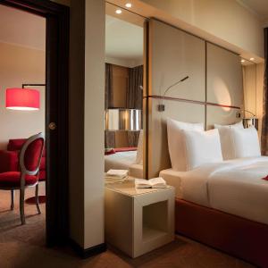 Deluxe King Suite