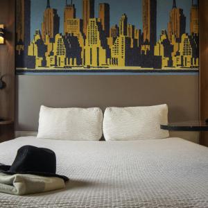 Family Room: Two Communicating Rooms with One Double Bed