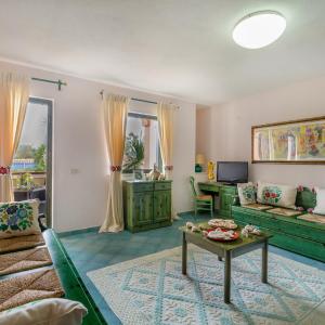 Family Room (2 Adults + 2 Children)