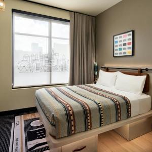 Standard Queen Room - Hearing Accessible