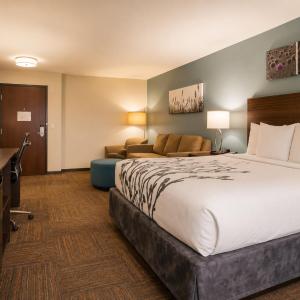 King Room - Accessible/Non-Smoking/Interior Hall 