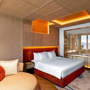 Junior Suite-One King Bed,Sea View