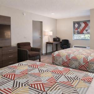 2 Queen Beds | Smoking