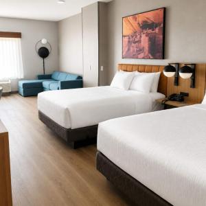 Queen Room with Two Queen Beds, Mobility Access and Bathtub with Grab Bars, Non-Smoking