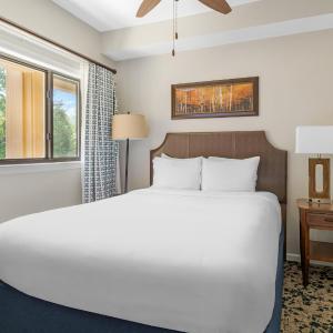 One-Bedroom Queen Suite with Balcony