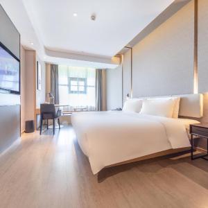 Deluxe Double Room with City View 