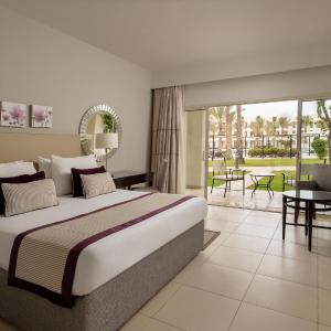 Superior, Queen or Twin Bed, Pool View, Ground Floor