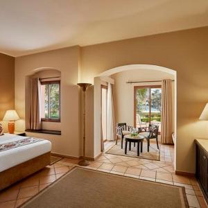 Deluxe, Queen or Twin Bed, Sea View