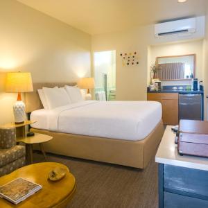 Queen Room with Pool View