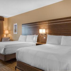 Queen Room with Two Queen Beds and Walk-in Shower - Disability Access