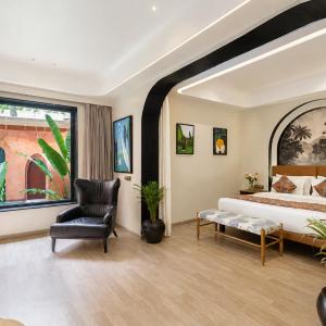 Junior Suite with Pool View