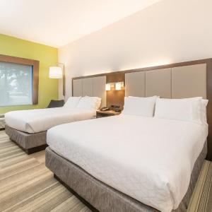 Standard Queen Room with Two Queen Beds - Communications Accessible